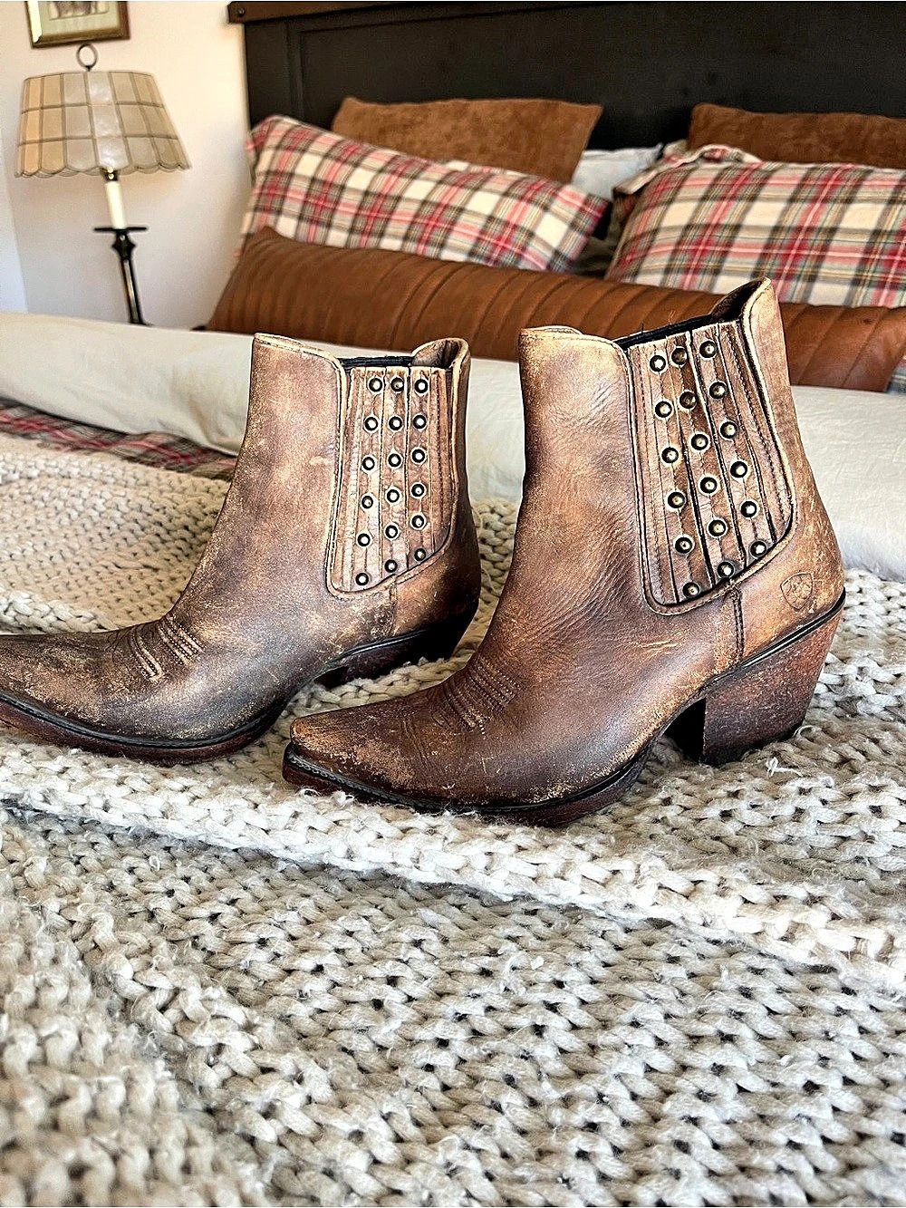Ariat Women's Dixon Studded Western Bootie Dixon Studded Ankle Boots Brown US